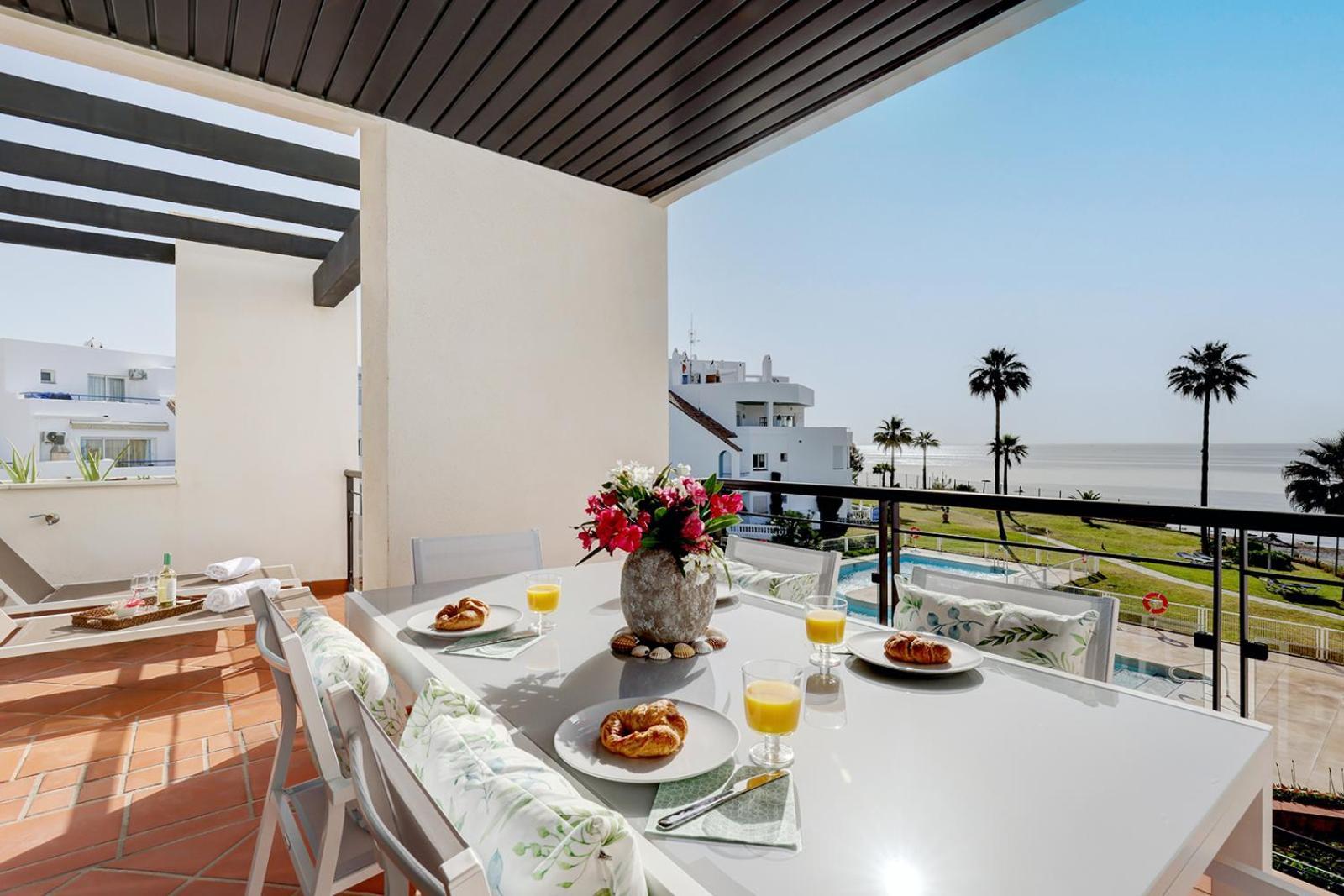 Sunrise Beach Front - Casares Del Mar Extérieur photo