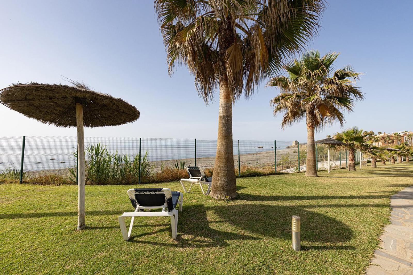 Sunrise Beach Front - Casares Del Mar Extérieur photo