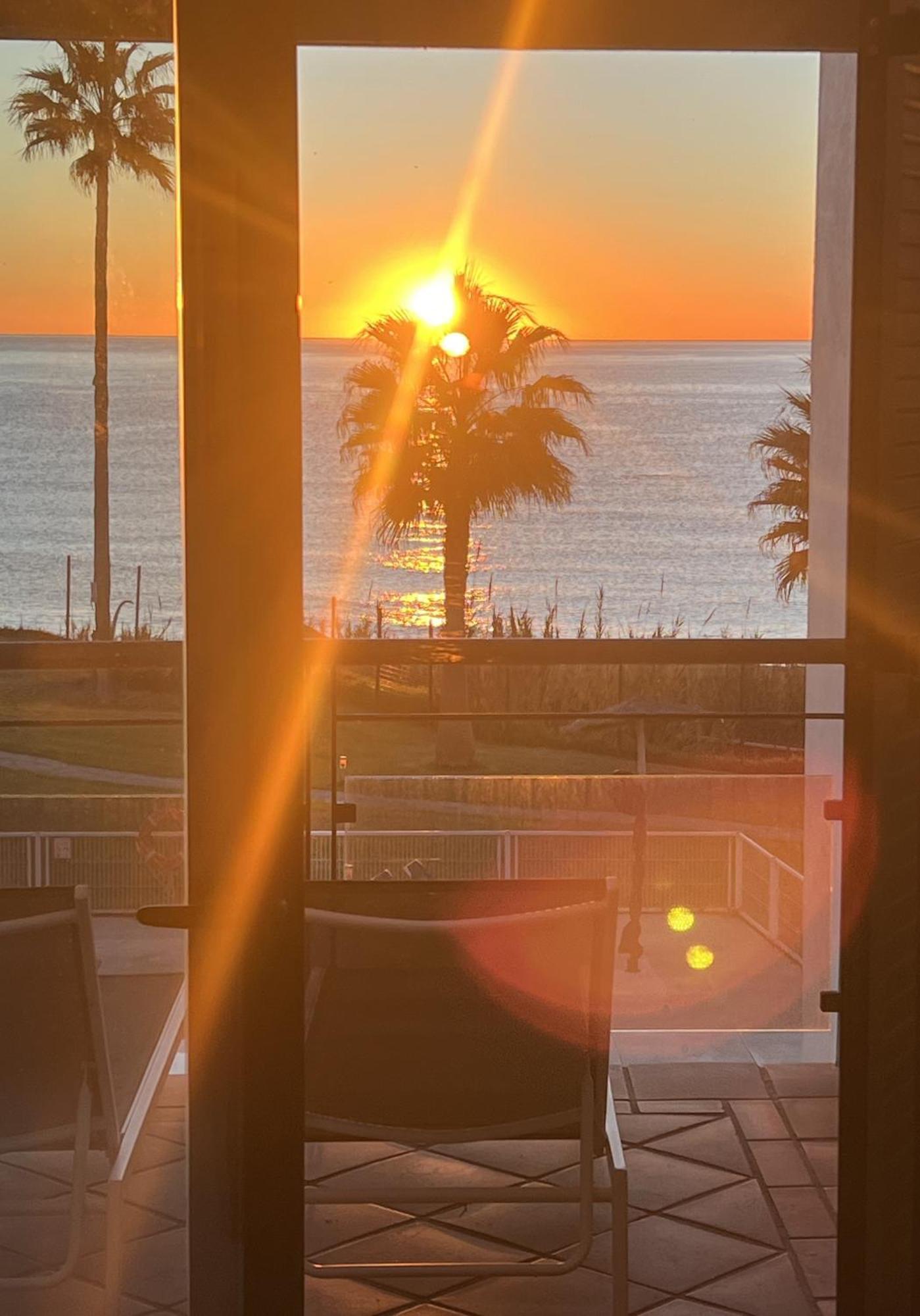 Sunrise Beach Front - Casares Del Mar Extérieur photo