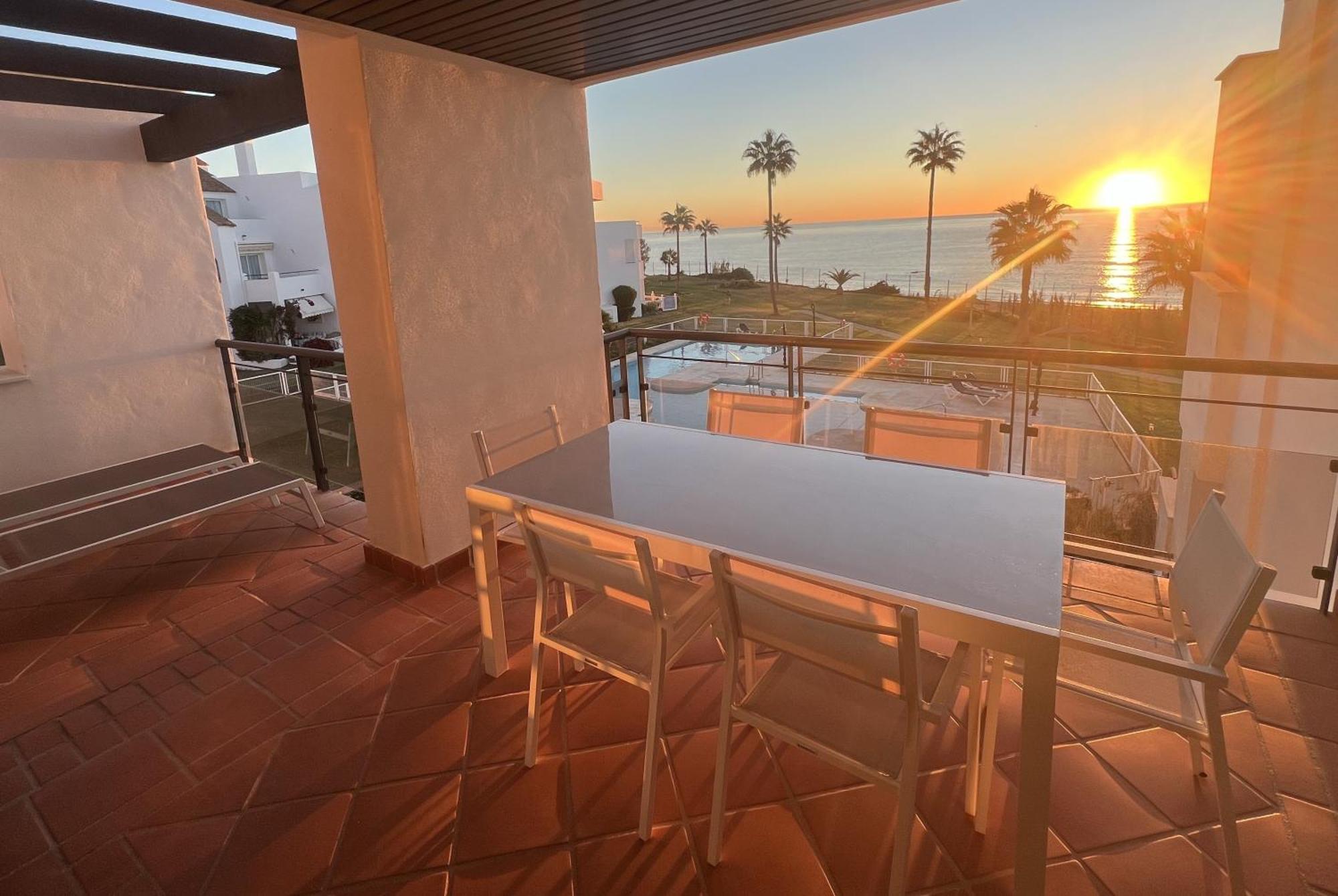 Sunrise Beach Front - Casares Del Mar Extérieur photo